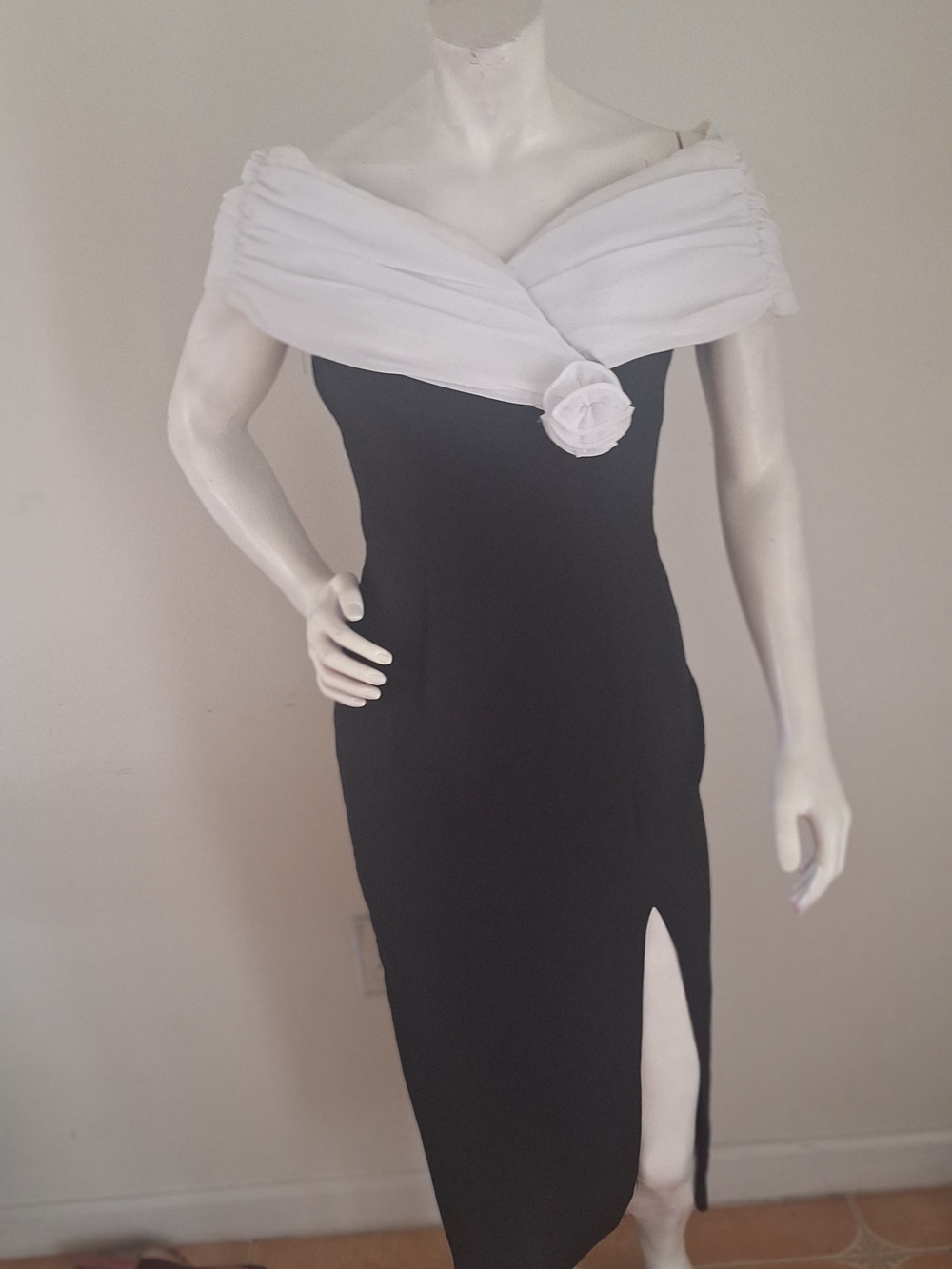 Vintage Roberta Elegant Black Maxi Dress with White Off-Shoulder Drape Sz 3/4